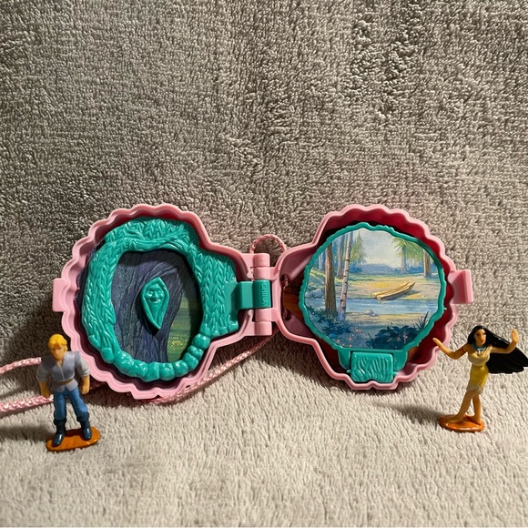 Vintage 90s Disney Pocahontas compact playset COMPLETE - Picture 2 of 5